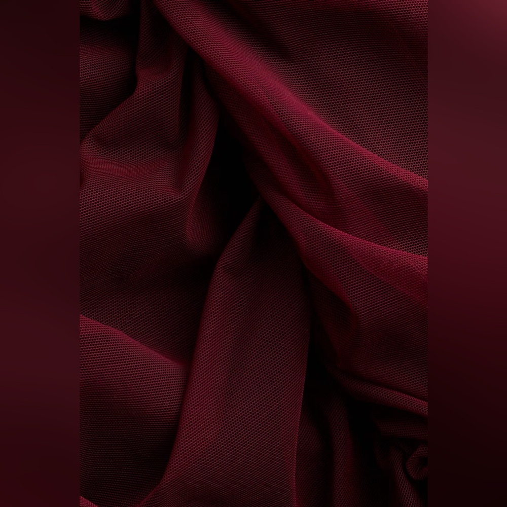 H&M STUDIO
BURGUNDY STRAPPY MESH DRESS - Picture 5 of 6